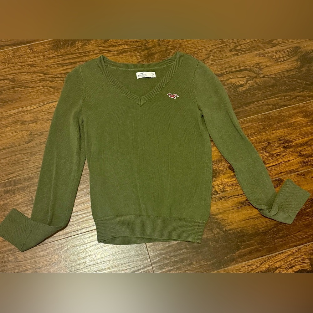 Hollister Women's Olive V-Neck Sweater